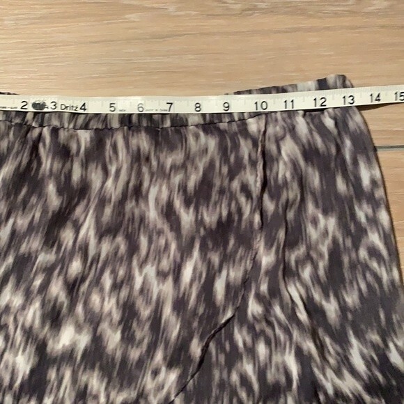 Express Lightweight Flowy Patterned High Low Skirt Skort Gray Size Small - Picture 13 of 14